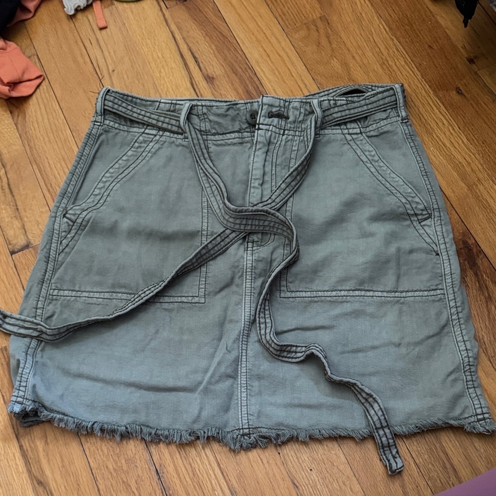 American eagle green cargo skirt